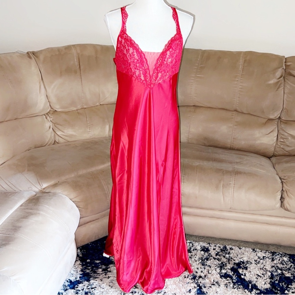 VICTRIA’S SECRET Vintage Gold Label Red Lace Slip Gown